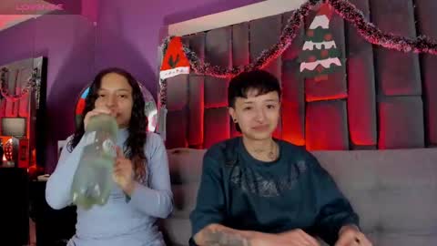 Isabella curly hair - Anastasia short hair  online show from 12/18/24, 06:46