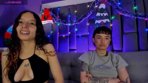 Isabella curly hair - Anastasia short hair  online show from 12/20/24, 05:40