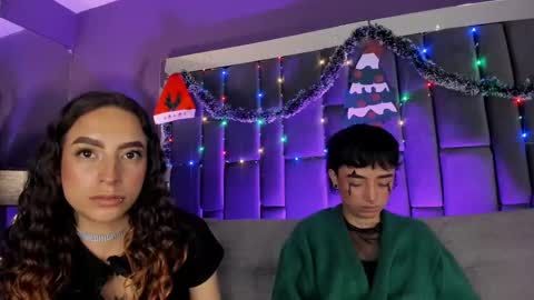 Isabella curly hair - Anastasia short hair  online show from 12/30/24, 09:08