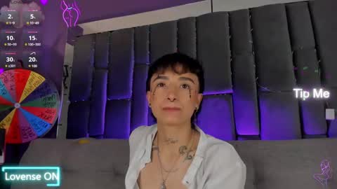 Isabella curly hair - Anastasia short hair  online show from 01/07/25, 09:03