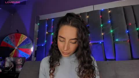 Isabella curly hair - Anastasia short hair  online show from 01/09/25, 09:05