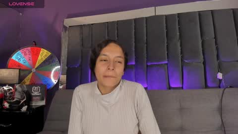 Isabella curly hair - Anastasia short hair  online show from 01/11/25, 11:56
