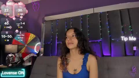 Isabella curly hair - Anastasia short hair  online show from 01/13/25, 05:12