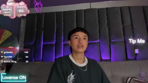 Isabella curly hair - Anastasia short hair  online show from 01/13/25, 11:17