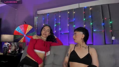 Isabella curly hair - Anastasia short hair  online show from 01/18/25, 04:42