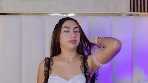 Chloe  online show from 11/24/25, 09:25