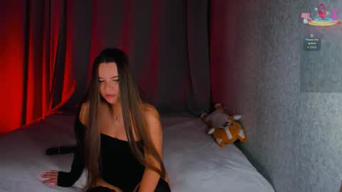 Chloe online show from 10/27/25, 09:08