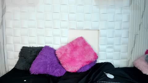 Snapshot of chloe_moretz_1 chatting on 12/31/24, 06:13 Chloe online show from 12/31/24, 06:13