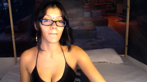 Chloe online show from 10/20/25, 07:03