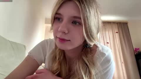 Snapshot of chloe_show chatting on 05/02/26, 12:10 hloe online show from 05/02/26, 12:10