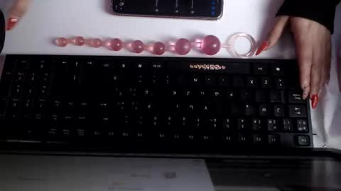 chloe_smith5 online show from 09/19/25, 02:29