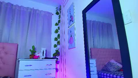 Snapshot of chloe_swarts chatting on 06/11/26, 02:53 Lulu online show from 06/11/26, 02:53
