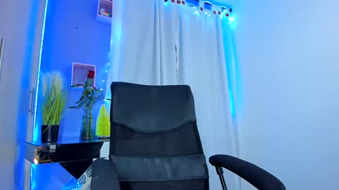 Snapshot of chloe_sweet7 chatting on 12/08/24, 05:07 Chloe Miller online show from 12/08/24, 05:07