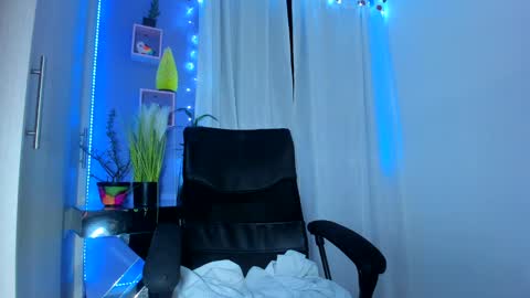 Snapshot of chloe_sweet7 chatting on 12/19/24, 05:29 Chloe Miller online show from 12/19/24, 05:29