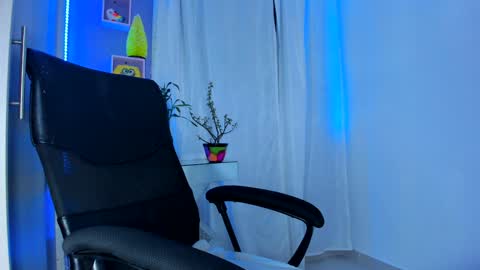 Snapshot of chloe_sweet7 chatting on 12/25/24, 12:05 Chloe Miller online show from 12/25/24, 12:05