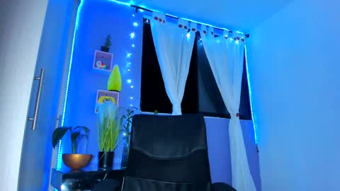 Snapshot of chloe_sweet7 chatting on 12/28/24, 05:33 Chloe Miller online show from 12/28/24, 05:33