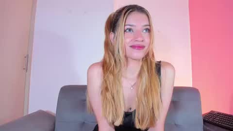 Snapshot of chloe_sweet7 chatting on 09/24/25, 10:57 Chloe Miller online show from 09/24/25, 10:57