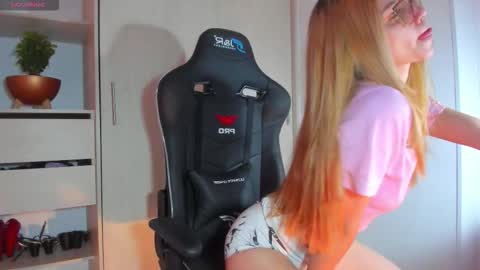 Snapshot of chloe_sweet7 chatting on 11/05/25, 10:32 Chloe Miller online show from 11/05/25, 10:32