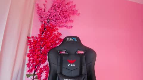 Snapshot of chloe_sweet7 chatting on 12/21/25, 04:41 Chloe Miller online show from 12/21/25, 04:41