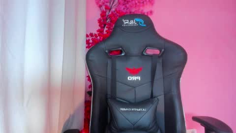 Snapshot of chloe_sweet7 chatting on 12/23/25, 04:21 Chloe Miller online show from 12/23/25, 04:21