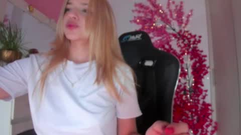 Snapshot of chloe_sweet7 chatting on 02/28/26, 04:02 Chloe Miller online show from 02/28/26, 04:02