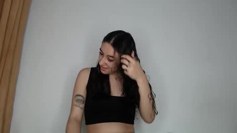 Snapshot of chloe_vahos chatting on 09/25/25, 09:40 Chloe online show from 09/25/25, 09:40