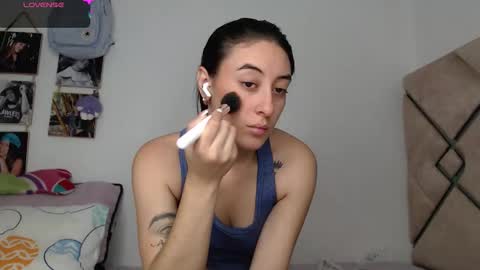 Snapshot of chloe_vahos chatting on 10/29/25, 09:16 Chloe online show from 10/29/25, 09:16