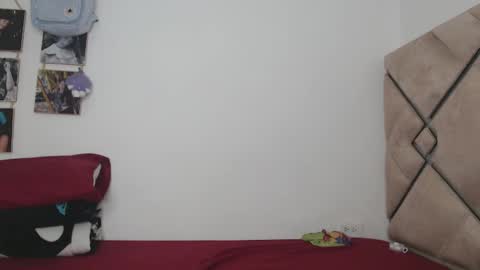 Snapshot of chloe_vahos chatting on 11/13/25, 05:01 Chloe online show from 11/13/25, 05:01