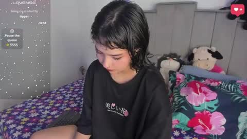 Snapshot of chloe_watson_ chatting on 06/23/26, 07:34 online show from 06/23/26, 07:34