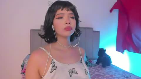 Snapshot of chloe_watson_ chatting on 07/23/26, 02:37 online show from 07/23/26, 02:37