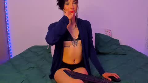 Snapshot of chloeaddamss chatting on 06/17/26, 11:27 3 online show from 06/17/26, 11:27