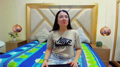 chloeashfoord online show from 04/13/26, 01:05