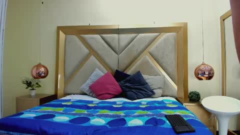 chloeashfoord online show from 04/18/26, 12:09