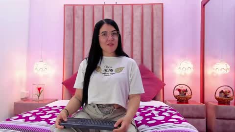 chloeashfoord online show from 04/23/26, 04:35