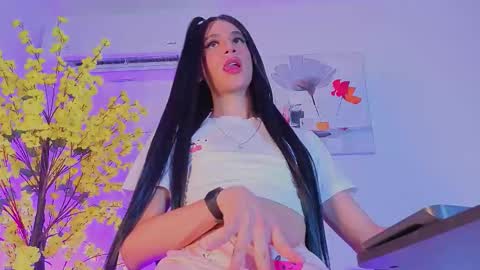 Snapshot of chloebigcockxx chatting on 10/27/25, 11:52 Im Chloe    independent account      online show from 10/27/25, 11:52