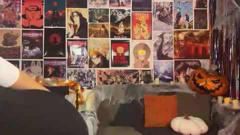 chloe online show from 10/31/25, 10:22