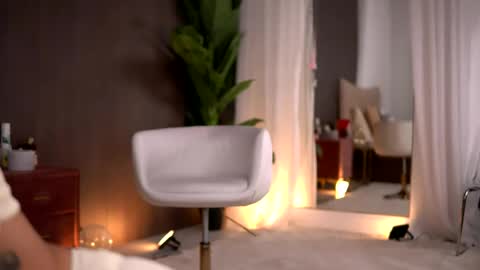 Snapshot of chloedevinex chatting on 05/26/26, 04:19 chloedevinex online show from 05/26/26, 04:19