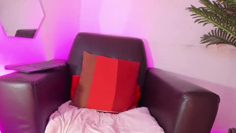 Snapshot of chloee_adams_ chatting on 03/05/25, 11:05 Chloe online show from 03/05/25, 11:05