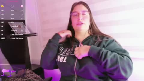 Snapshot of chloee_as_ chatting on 05/26/26, 11:01 chloee_as_ online show from 05/26/26, 11:01