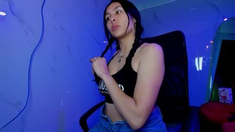 Snapshot of chloee_thompson chatting on 09/09/25, 01:49 ChloeeThompson online show from 09/09/25, 01:49