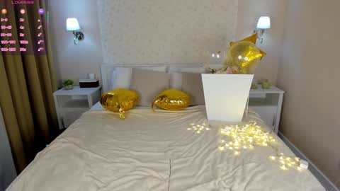 chloee white online show from 12/05/25, 10:02