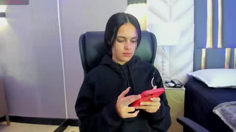 Snapshot of chloeharper_ chatting on 02/03/26, 11:37 Chloe Harper online show from 02/03/26, 11:37