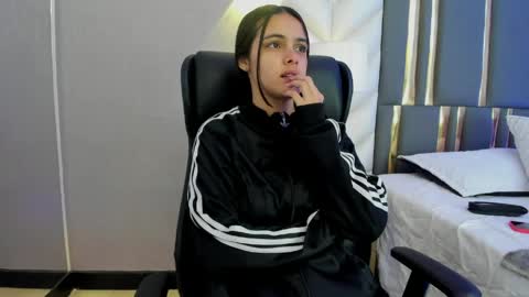  Chloe Harper  online show from 05/25/26, 11:49