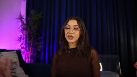 chloemin_ online show from 11/20/25, 05:29