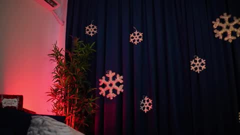 chloemin_ online show from 12/23/25, 07:39