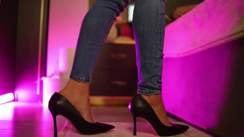 chloemin_ online show from 02/12/26, 07:58