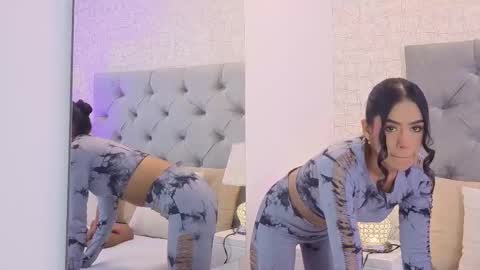 Snapshot of chloemoon10 chatting on 03/25/26, 12:00 C H L O E M O O N online show from 03/25/26, 12:00