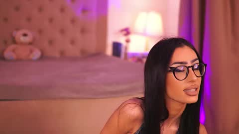 Chlo online show from 12/23/25, 03:59