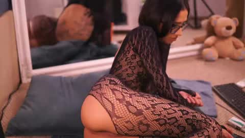 Chlo online show from 04/23/26, 12:29