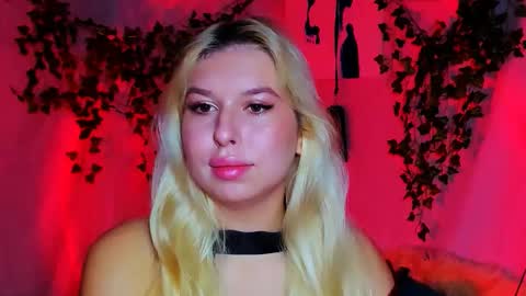 Snapshot of chloericci chatting on 11/24/25, 10:59 ChloeRicci online show from 11/24/25, 10:59